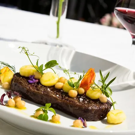 Rosenau Superior Hotel 4*