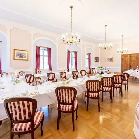 Rosenau Superior Hotel 4*