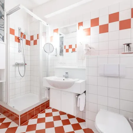 Rosenau Superior Hotel 4*