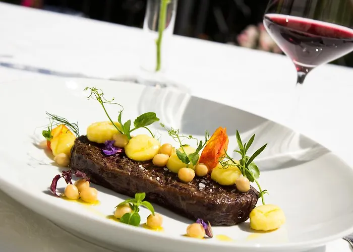 Rosenau Superior Hotel 4*